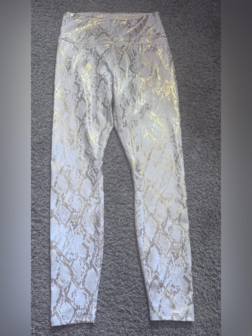 Fabletics-Metallic Snake-Print Women's Leggings - White & Gold-Medium